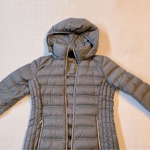 Michael Kors ladies small puffer jacket, gray
